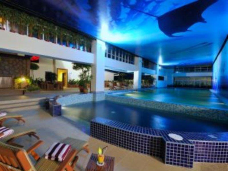 Grand Borneo Hotel Kota Kinabalu Bagian luar foto